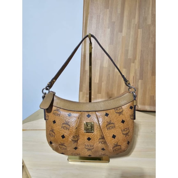 Authentic MCM VISESTO POCHETTE SHOULDER BAG COGNAC - Picture 1 of 12